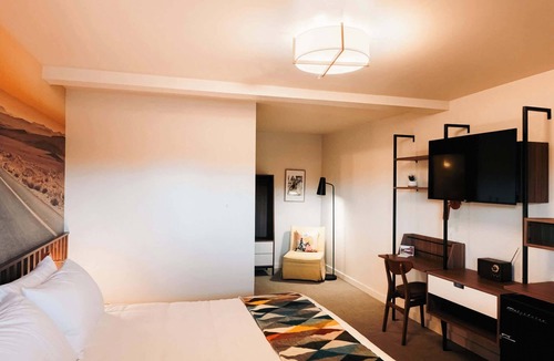 Hale Apartment | Route 66(ish) Vibes | La Vista Motel | 211