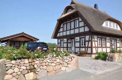 Dranske House | Rügen-Cottage up to 8 persons, sauna, fireplace,beach chair,barbecue,garden,parking lot