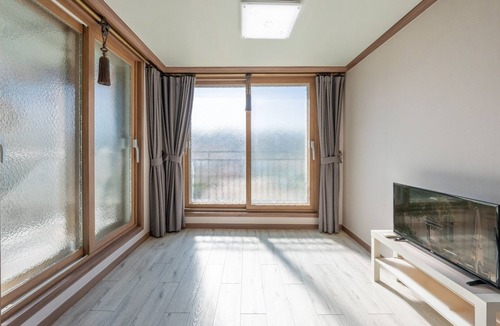 Donghae House | Samcheok Bongsuni-unni Pension