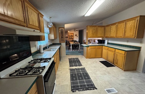 Navajo Dam House | San Juan Cast and Crash, Sleeps 8 and just minutes from world class fly fishing