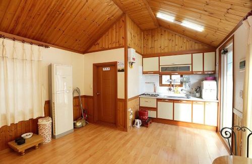 Ttanttuk House | Sarang Maeul Pension
