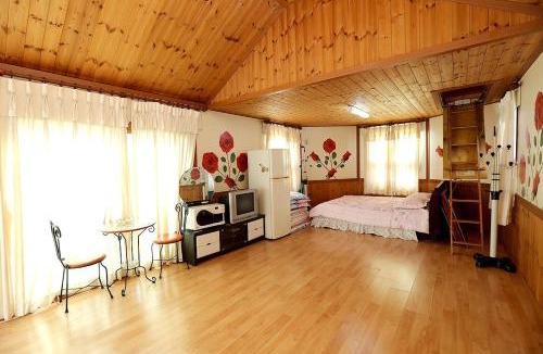 Ttanttuk House | Sarang Maeul Pension