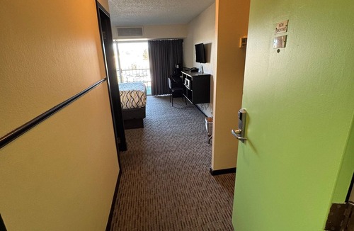 Southeast Colorado Springs Hotel | Satellite Hotel