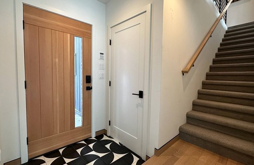 Vail Ski Chalet | Scandinavian 2BR Cozy Retreat,Steps to Shuttle, 12 Min to Vail Village