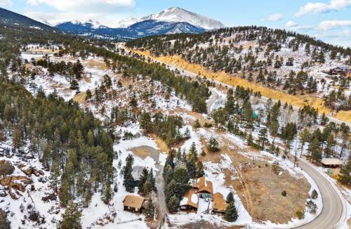 Allenspark House | Scenic Mountain Lodge Suite with Steam Shower & Hot Tub near Estes Park, Ferncliff Colorado