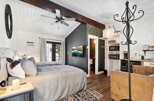 Allenspark House | Scenic Mountain Lodge Suite with Steam Shower & Hot Tub near Estes Park, Ferncliff Colorado