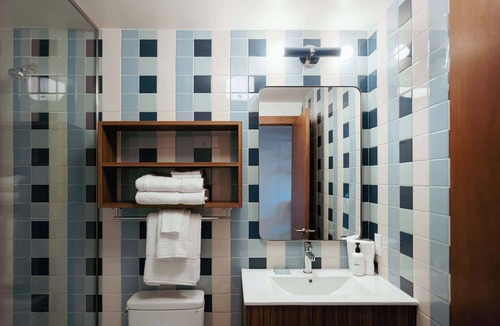 Hale Apartment | Scenic Roadside Rest | La Vista Motel | 105