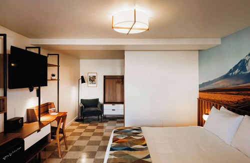 Hale Apartment | Scenic Roadside Rest | La Vista Motel | 105