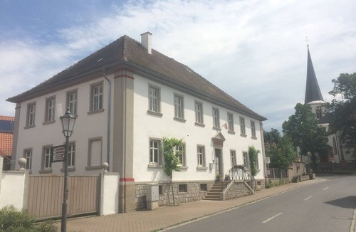 Volkach Apartment | Schulwohnung im ehemaligen Schul- und Rathaus