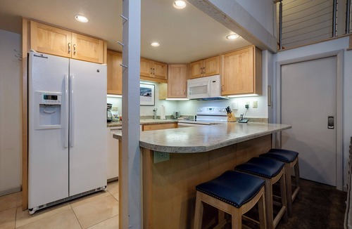Steamboat Springs Condo | SE062 | Top Floor | Private Balcony | Hot Tub | Ski In/Out | A/C