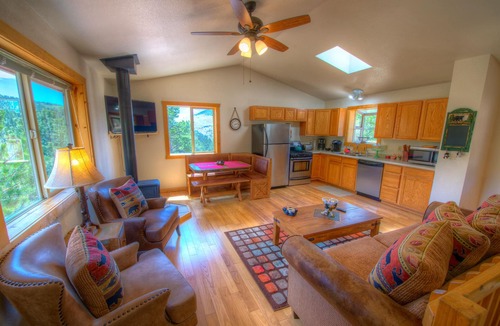 Cripple Creek House | Secluded and scenic Mountain Retreat on 2 acres, Close to Pikes Peak, Good Wifi