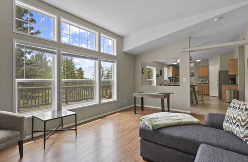 Divide Cabin | Secluded Cabin in the Woods Pet Friendly Quiet Retreat