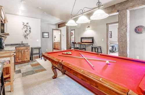 Blue River Cabin | Secluded Escape for 10, Hot Tub, Game Room & More!