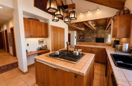 Purgatory House | Secluded Lodge with Lake Views