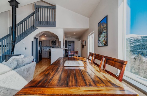 Alma House | Secluded Mountain Retreat Amazing Views and Hot Tub - Only 20 min from Breck