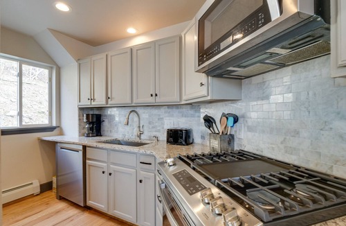 Alma House | Secluded Mountain Retreat Amazing Views and Hot Tub - Only 20 min from Breck