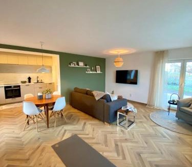 Spalt Apartment | Seenland-Studio I 75 qm I Boxspringbett I Garten I Luxus-Bad
