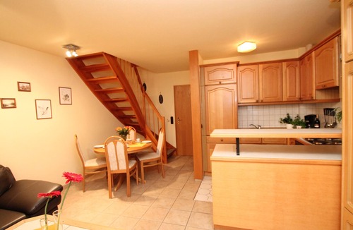 Busumer Deichhausen Apartment | Seeschlößchen Thatched Cottage, "Silbermöwe" Vacation Rental, just 200 meters from the beach