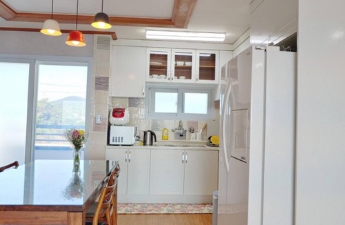 Taeheung-ri House | Seogwipo Jijunghae Pool Villa Pension