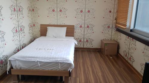 Songsan-dong Hostel | Seom Guesthouse