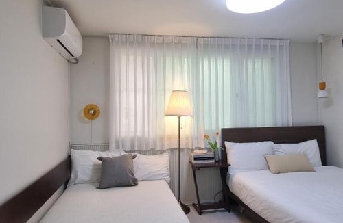Amsail-tong Bed & Breakfast | Seoul #10minToJamsil #KSPO #OlympicPark #LotteWorldTower #AmsaStation #Gangnam #Seongsu #동대문 #명동#AsanMedicalCenter #SRT