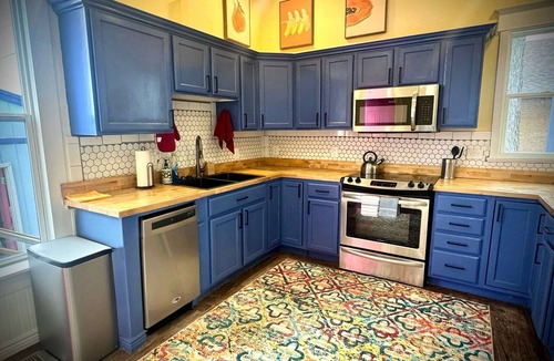 Jefferson Park House | Serene 2-bedroom house with WiFi in Denver