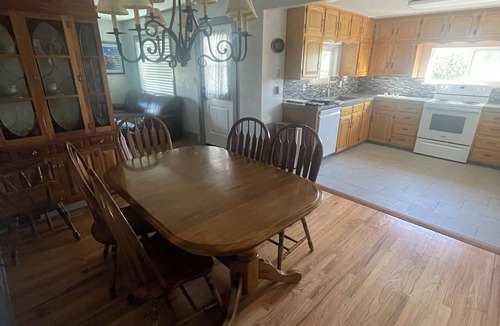 Lazear House | Serene farmhouse with AC in charming Olathe