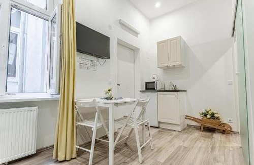 Mariahilf Apartment | Shopping Paradise 9BR Complex Ideal for 22 People