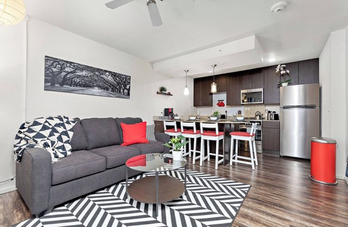 Overland Park Apartment | Sinatra's Escape King Bd Fast WiFi Dedicated Parking and Workspace Accessible