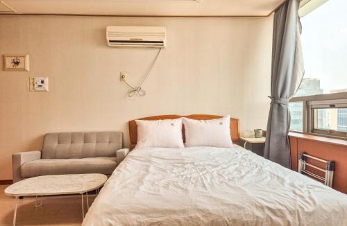 Nonhyeon-dong Apartment | Sinsa Garosugil Urban House