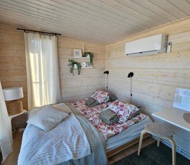 Vaala Ski Chalet | Skandinaavinen mökki rannalla