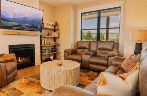 Grand Elk Ranch House | Ski Granby Ranch five minutes from the house