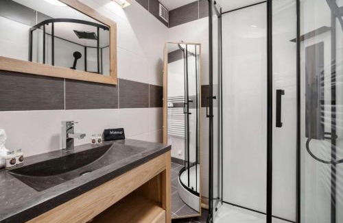 Val-Thorens Apartment | Ski in and out Bright Alpine Flat with Mountain view