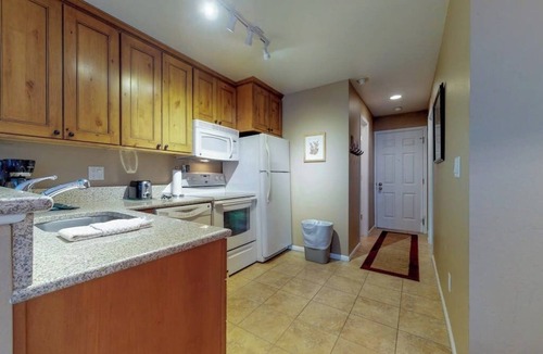 Four O'Clock Condo | Ski-in dog-friendly condo with hot tub & sauna in great location