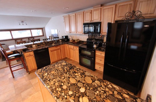 East Village at Copper House | SKI IN/OUT, AT SUPER B 6chair Lift , 3 Bedrms, Bunk, 3 Bathrm, Sleep 9, Hot Tub