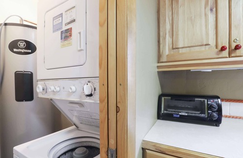 Peak 9 Condo | Ski-In/Out Cedars Chalet-2BR and Close to Everything