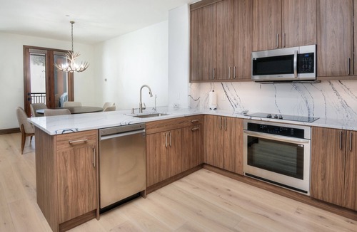 Highlands Townhomes Condo | Ski-In & Out Your Doorstep! Lovely Interior, Pool/Hot Tub!