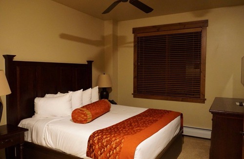 Breckenridge Resort | Ski in/Ski out 2BR Condo at Grand Lodge on Peak 7 in Breckinridge, CO. 10-17 Jan