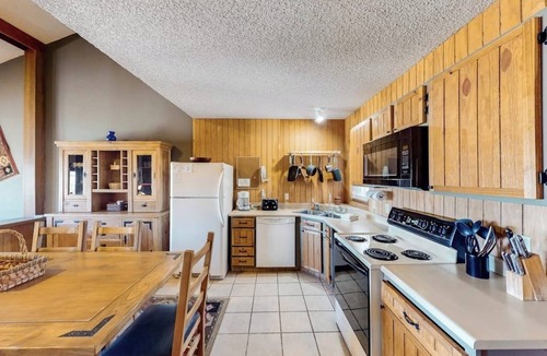 Silvercreek Condo | Ski-in/ski-out condo with loft, pool, basketball court & mountain-view balcony