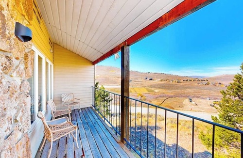 Silvercreek Condo | Ski-in/ski-out condo with loft, pool, basketball court & mountain-view balcony