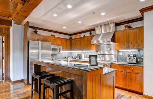 Avon Condo | Ski-in/Ski-out Condo with a Balcony