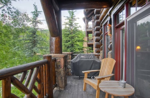 Avon Condo | Ski-in/Ski-out Condo with a Balcony