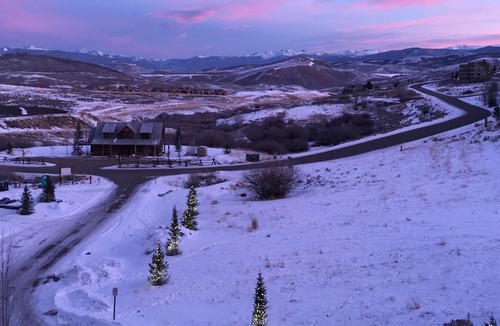 Silvercreek Condo | Ski In/Ski Out Top Floor Updated w Views-Ski Granby: Heated Parking Garage