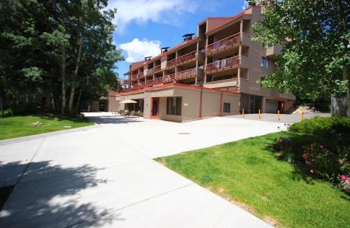 Mountain House House | Ski Run 202 by SummitCove Lodging in Colorado