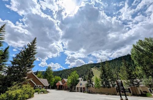 Mountain House House | Ski Run 202 by SummitCove Lodging in Colorado
