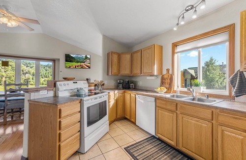 San Juan River Village House | Ski & Soak - 3BR Pagosa Springs Stay Near Hot Springs & Hiking Trails