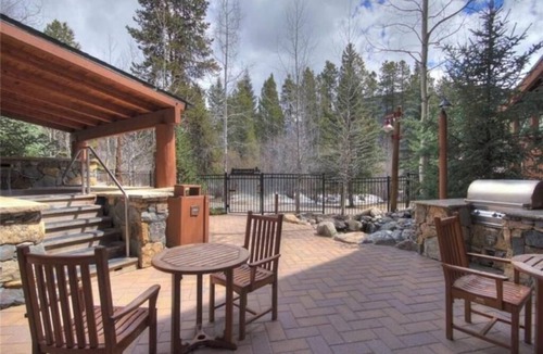 River Run Condo | Skier`s paradise at 2BR Black Bear Condos - 50yds to gondola w/pool & hot tubs!