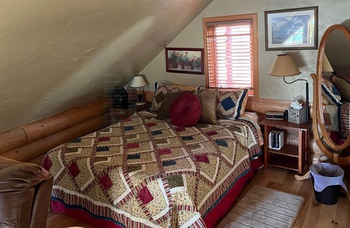 Oak Creek House | Skiing, Fishing, Hiking this log home is the perfect location to create memories