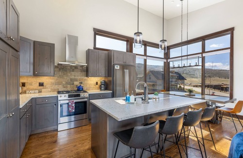 Silverthorne House | Sky Aspen Chalet. 3 BR, 3 Bath Single Fam- Amenities! Views!