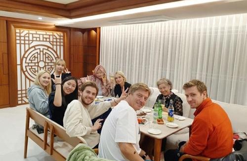 Seokchon-dong Apartment | SkyNest, Seoul, Luxury Rooftop Oasis, 3BR, 3BA, Max 8 Guests, Free Pkg, Jamsil, Lotte World Tower View, Room 3 is available only for groups of 7 guests more